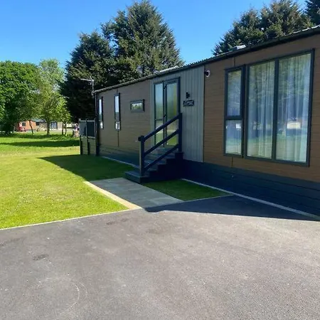 The Kestrel With Hot Tub *